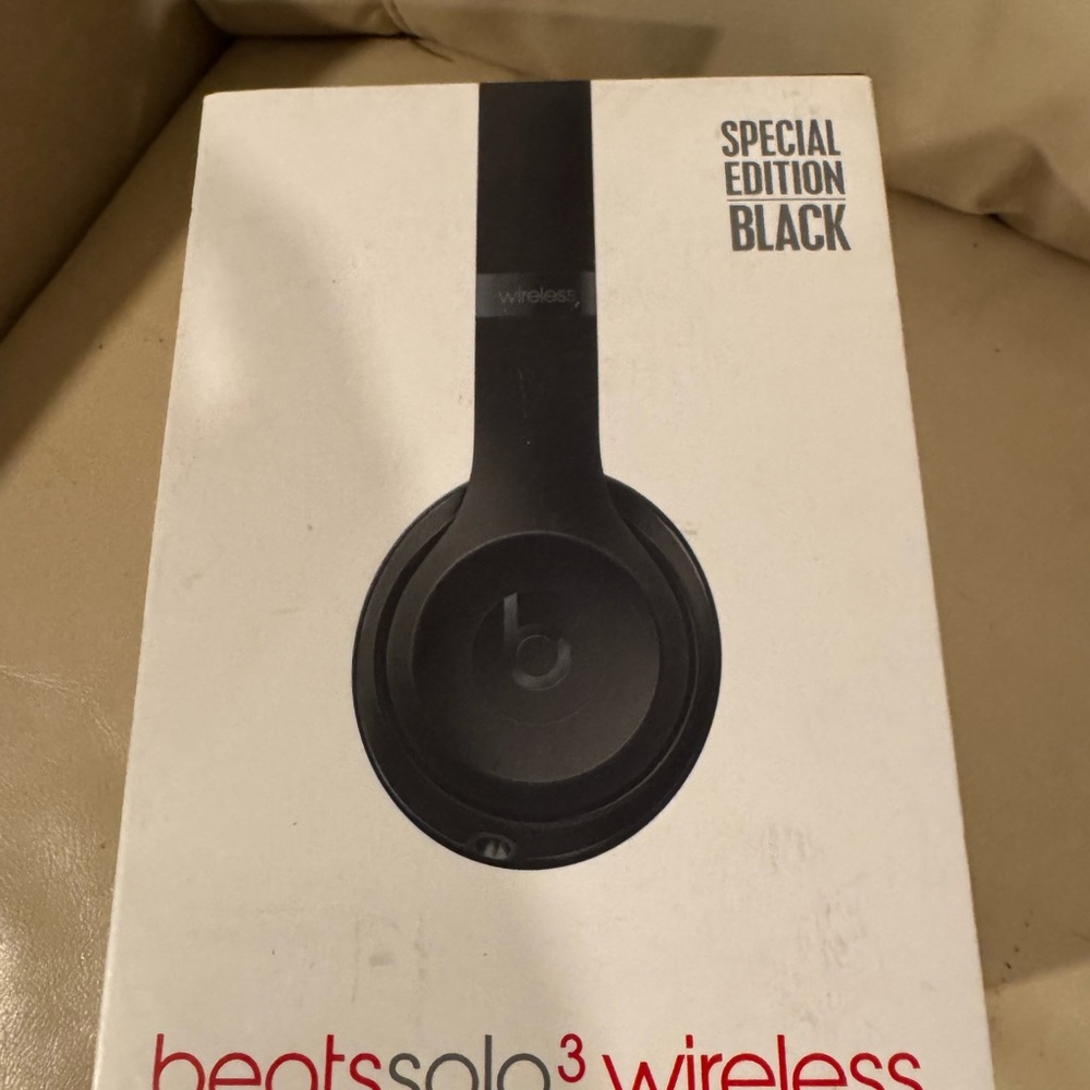 Beats by Dre Solo3 Wireless Headphones - Special Edition Black